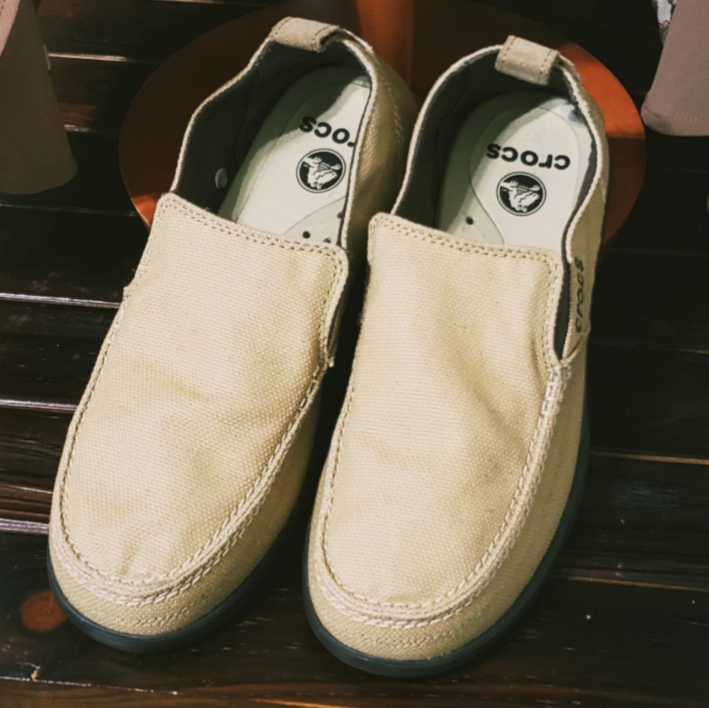 Crocs size 7